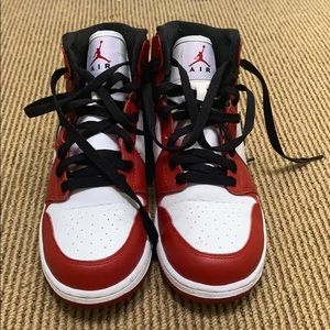 Jordan 1s LIKE NEW size 7youth